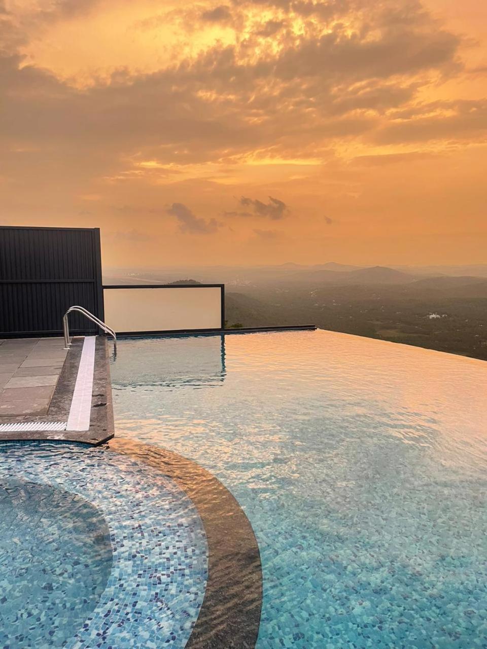 Misty Green Hills Parks & Resorts Kondotty 외부 사진